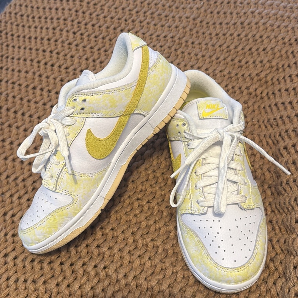 Nike Dunks - Picture 2 of 4
